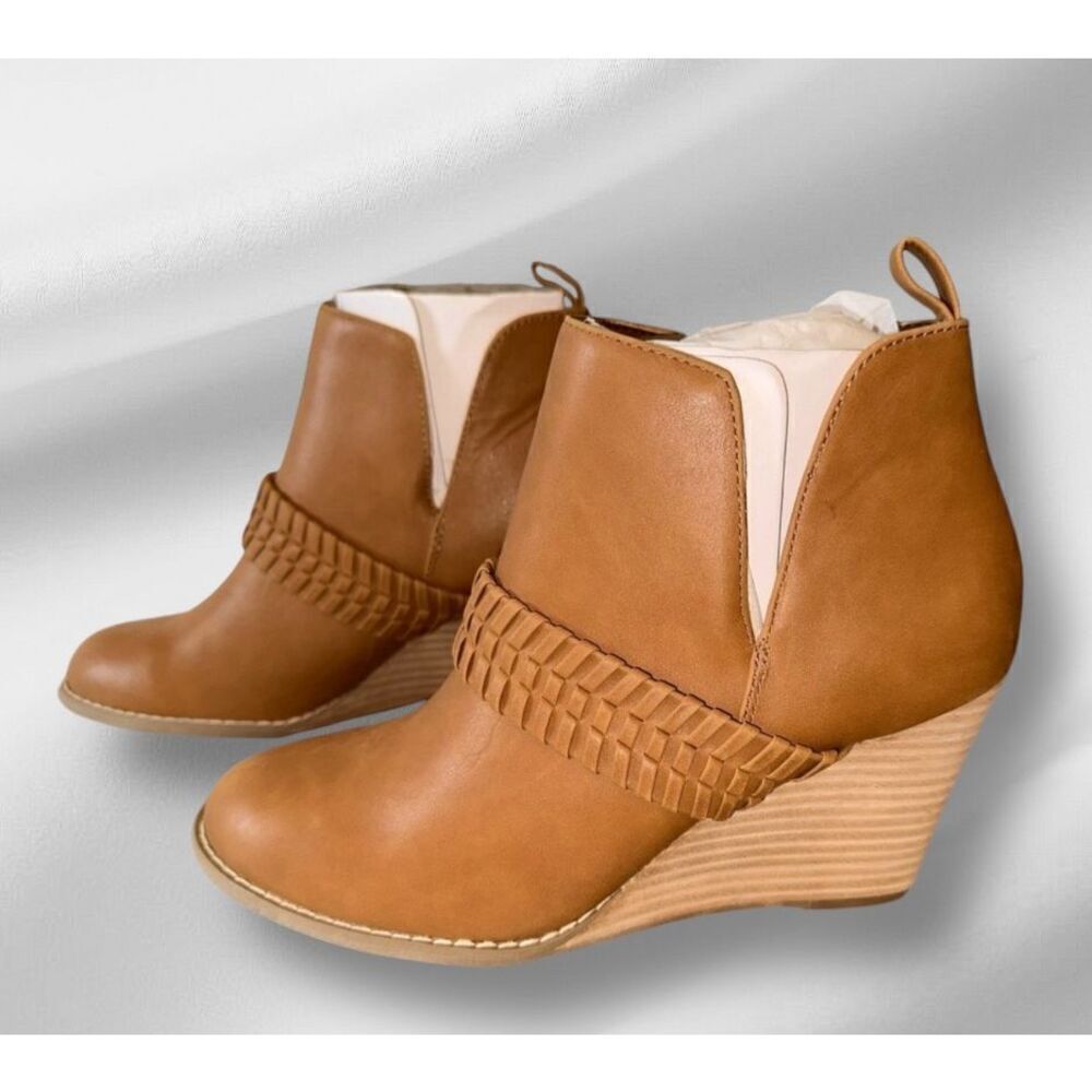 DV By Dolce Vita Geneva Tan Wedge Ankle Bootie New Size 6.5